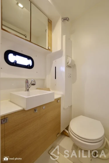 Bali 4.1 - Yacht Charter Sailica