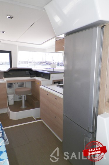 Bali 4.1 - Yacht Charter Sailica