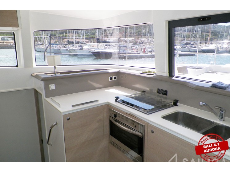 Bali 4.1 - Yacht Charter Sailica