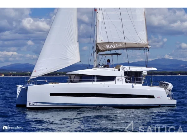 Bali 4.1 - Yacht Charter Sailica