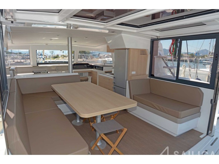 Bali 4.1 - Yacht Charter Sailica