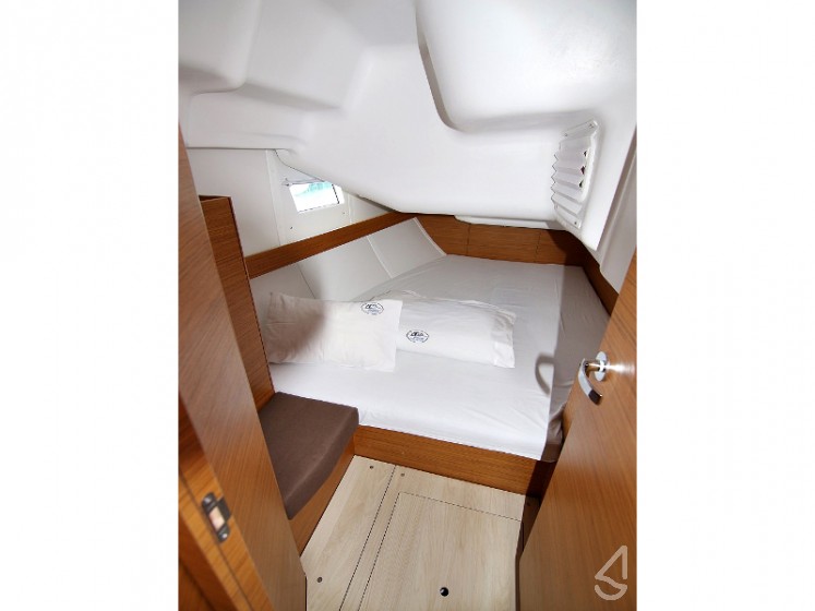 Elan 40 Impression - Yacht Charter Sailica