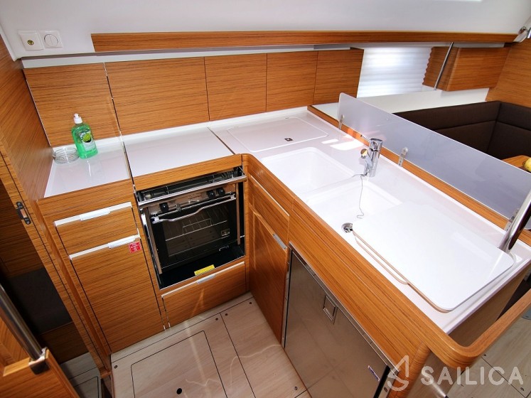 Elan 40 Impression - Yacht Charter Sailica