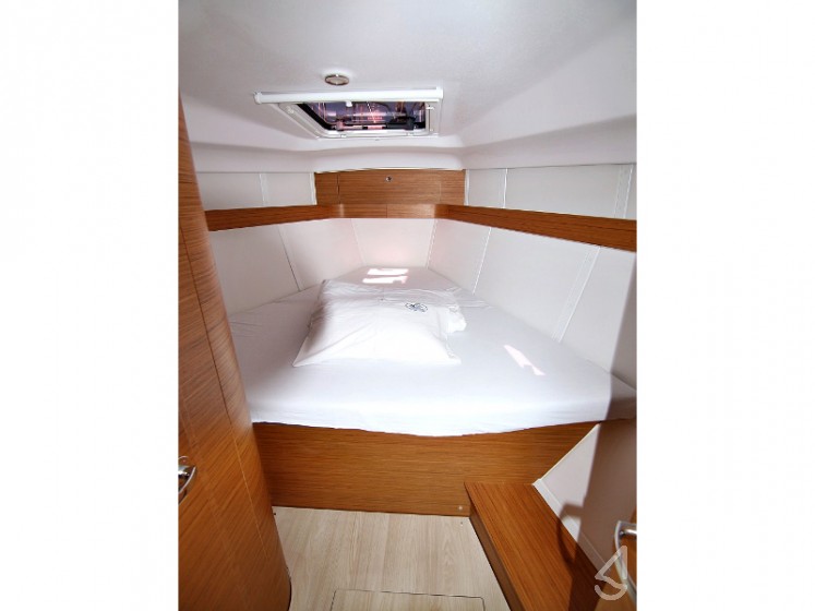 Elan 40 Impression - Yacht Charter Sailica