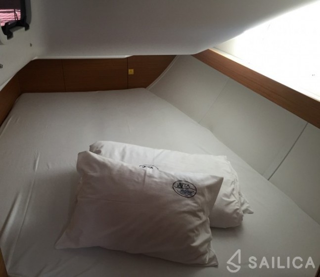 Elan 40 Impression - Yacht Charter Sailica