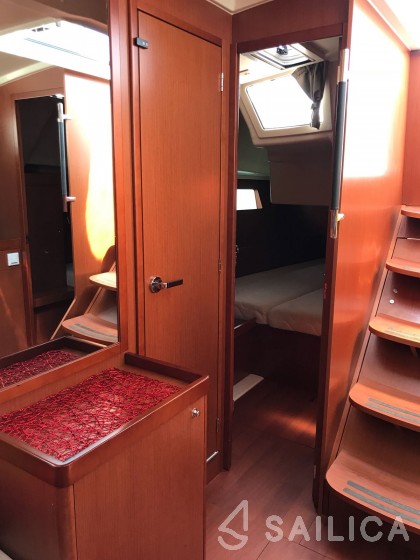 Oceanis 41.1 - Yacht Charter Sailica