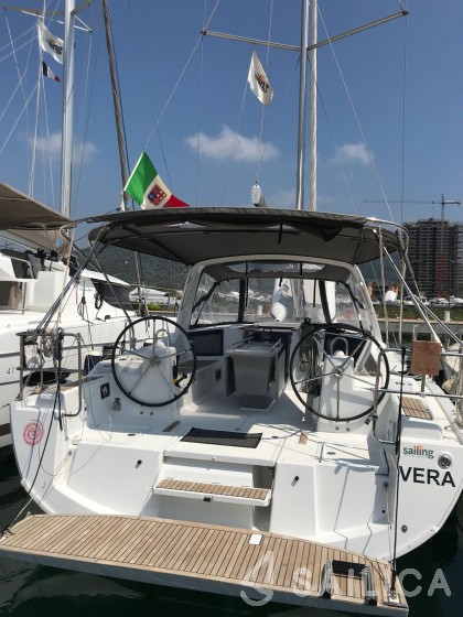 Oceanis 41.1 - Yacht Charter Sailica