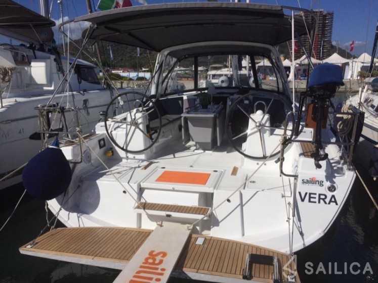 Oceanis 41.1 - Yacht Charter Sailica