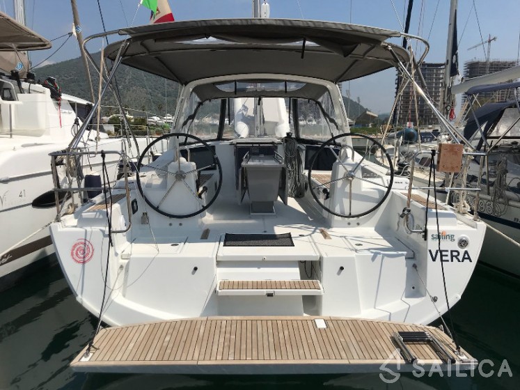 Oceanis 41.1 - Yacht Charter Sailica