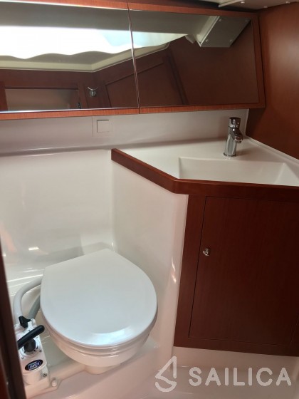 Oceanis 41.1 - Yacht Charter Sailica