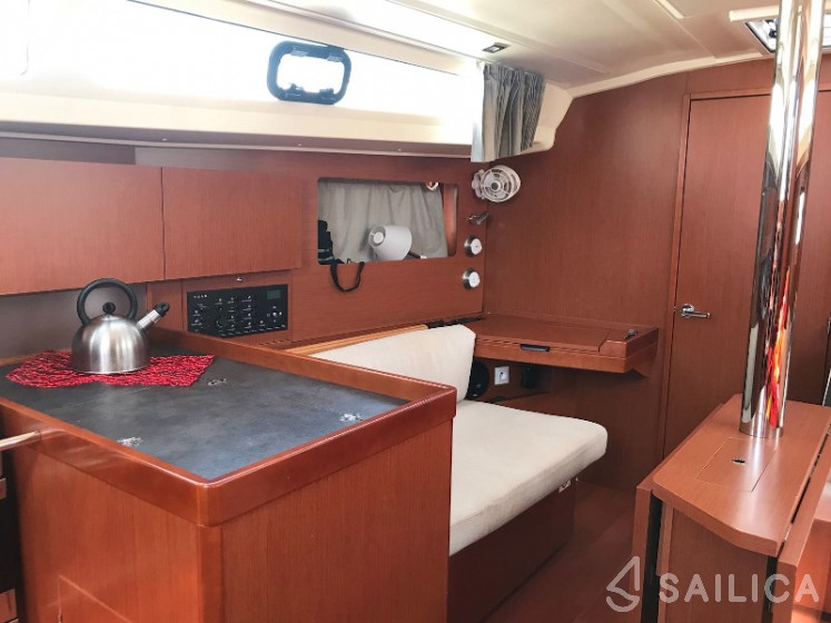 Oceanis 41.1 - Yacht Charter Sailica