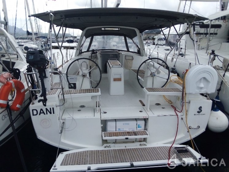 Oceanis 38.1 - Yacht Charter Sailica
