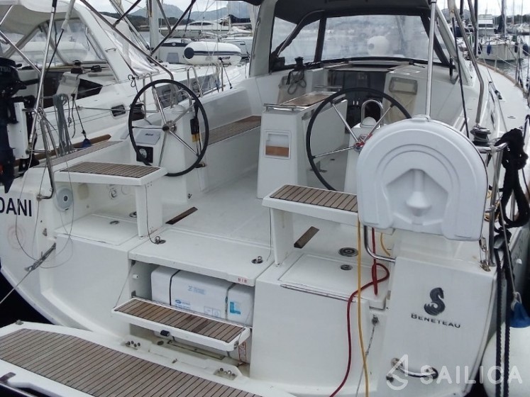 Oceanis 38.1 - Yacht Charter Sailica