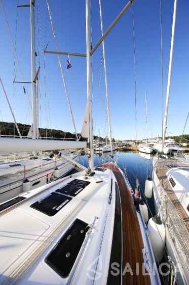 Bavaria 37 Cruiser - Yacht Charter Sailica