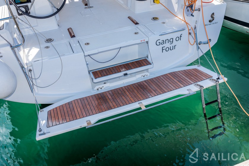 Oceanis 38.1 - Yacht Charter Sailica