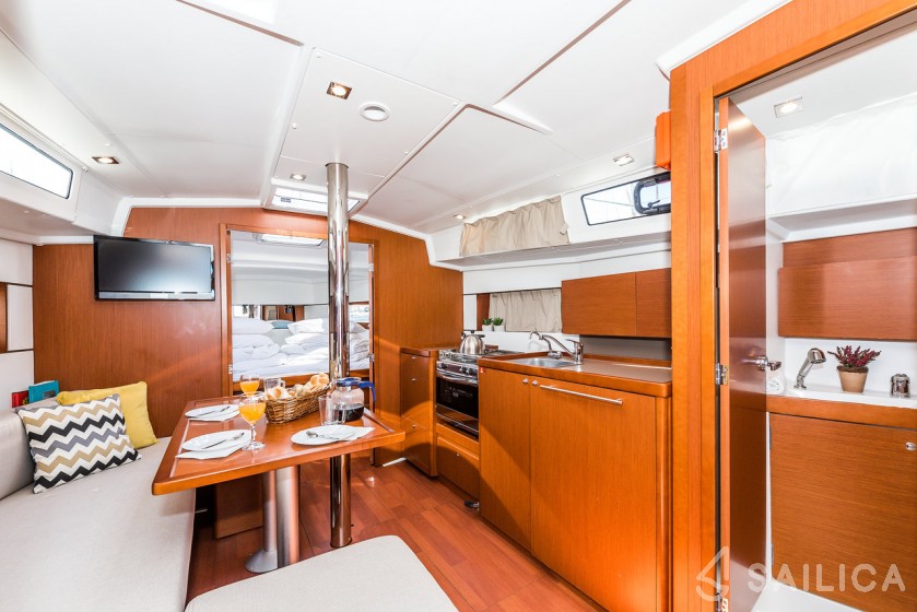 Oceanis 38.1 - Yacht Charter Sailica