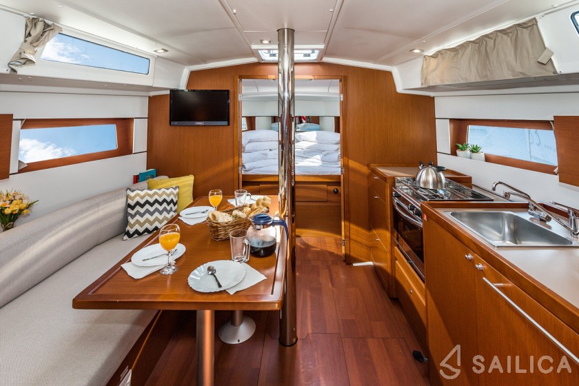 Oceanis 38.1 - Yacht Charter Sailica