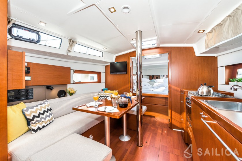 Oceanis 38.1 - Yacht Charter Sailica
