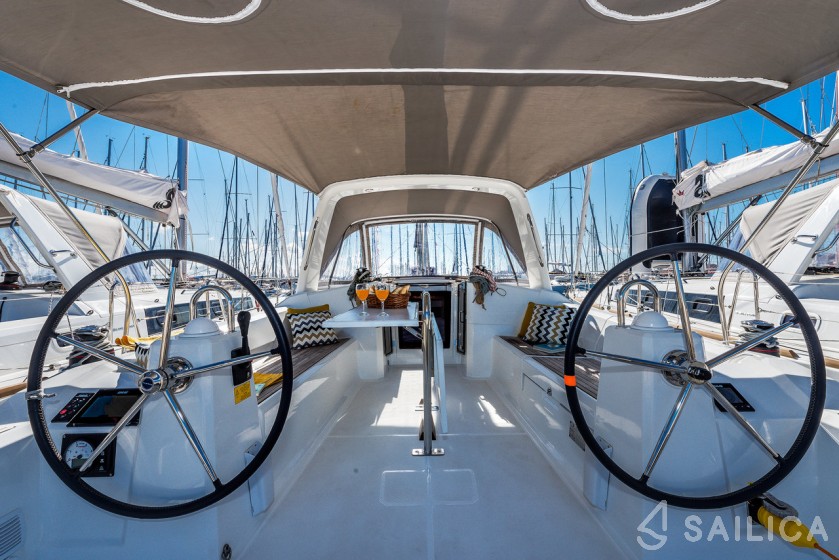 Oceanis 38.1 - Yacht Charter Sailica