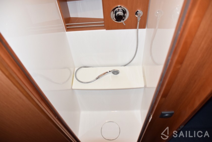 Bavaria 46 Cruiser - Yacht Charter Sailica