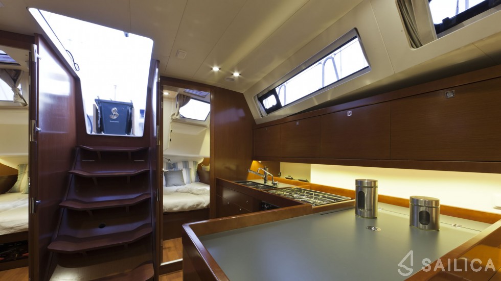 Oceanis 41 - Yacht Charter Sailica