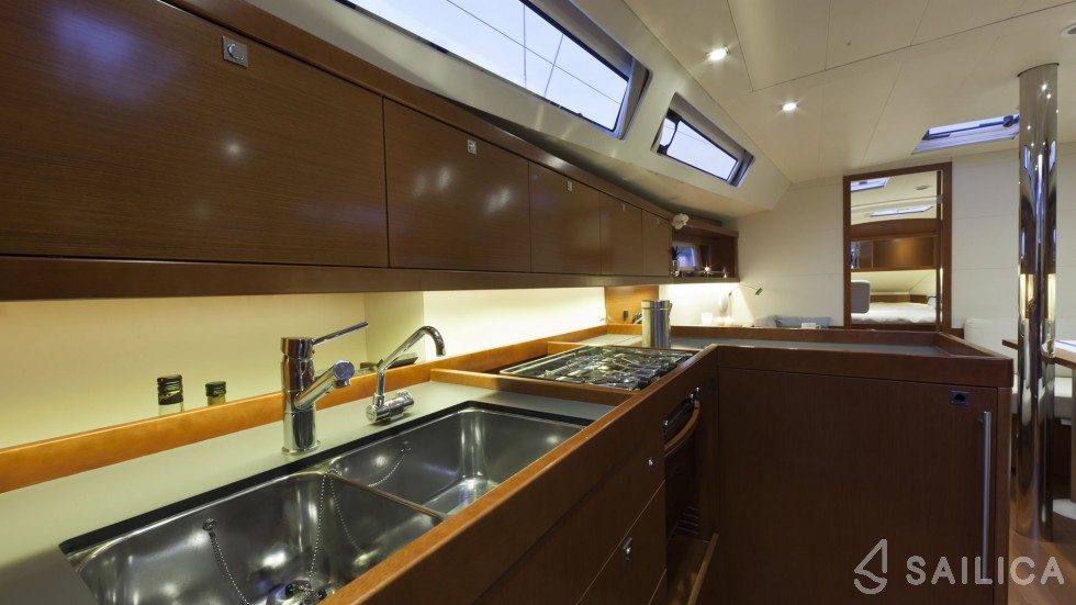 Oceanis 41 - Yacht Charter Sailica