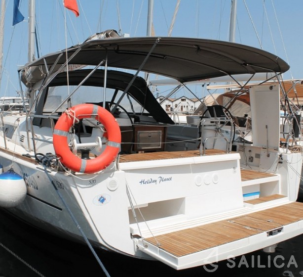 Dufour 520 GL - Yacht Charter Sailica