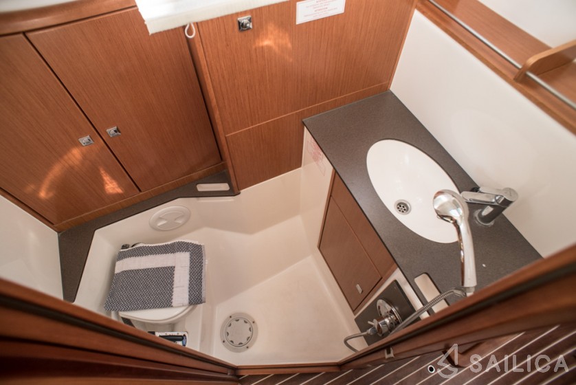 Bavaria 37 Cruiser - Yacht Charter Sailica