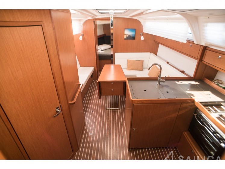 Bavaria 37 Cruiser - Yacht Charter Sailica