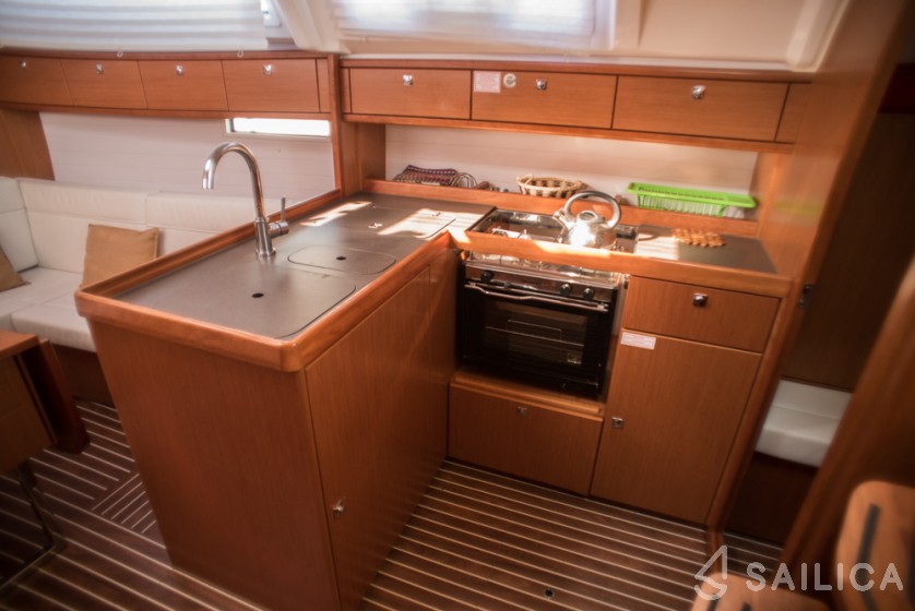 Bavaria 37 Cruiser - Yacht Charter Sailica