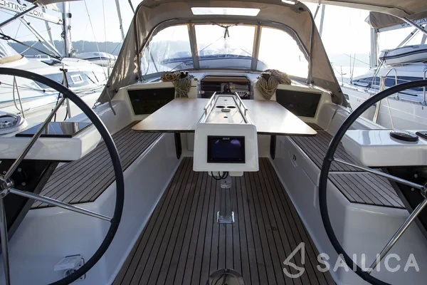 Dufour 360 GL - Yacht Charter Sailica