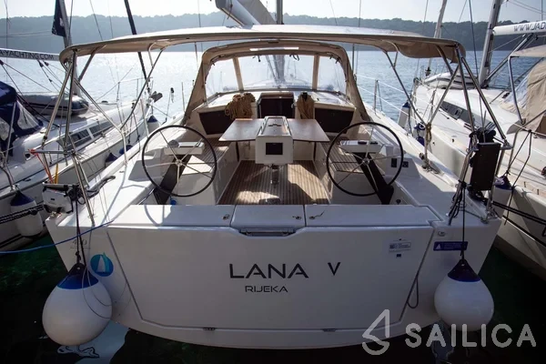 Dufour 430 Grand Large - Yacht Charter Sailica