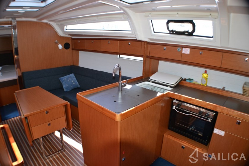 Bavaria 37 Cruiser - Yacht Charter Sailica
