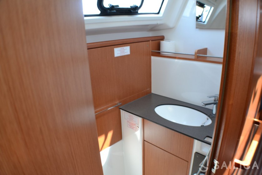 Bavaria 37 Cruiser - Yacht Charter Sailica