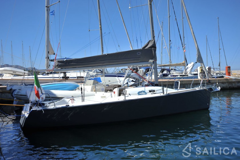 Beneteau 25 - Yacht Charter Sailica