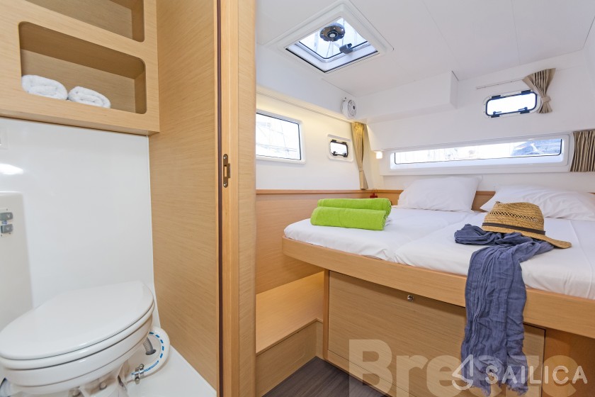 Lagoon 42 - Yacht Charter Sailica