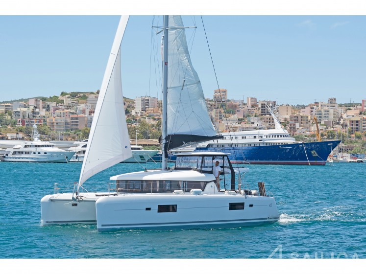 Lagoon 42 - Yacht Charter Sailica