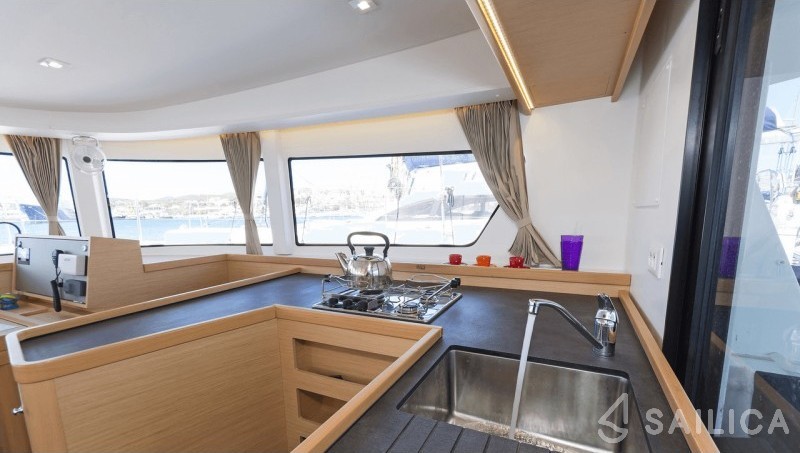 Lagoon 42 - Yacht Charter Sailica