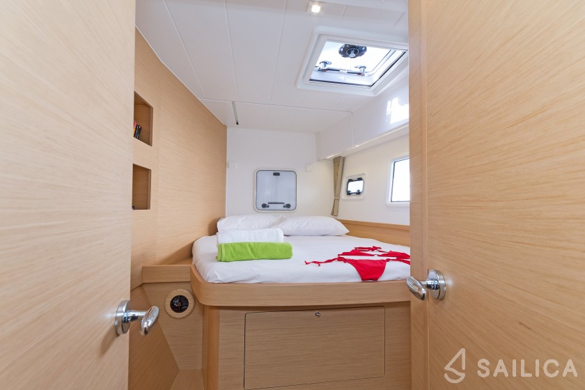 Lagoon 42 - Yacht Charter Sailica