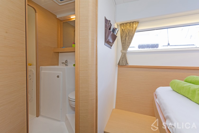 Lagoon 42 - Yacht Charter Sailica