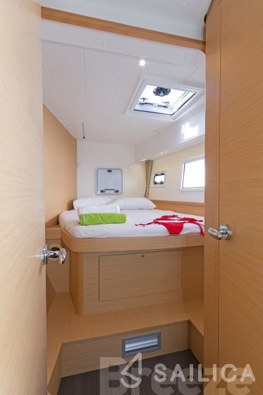 Lagoon 42 - Yacht Charter Sailica