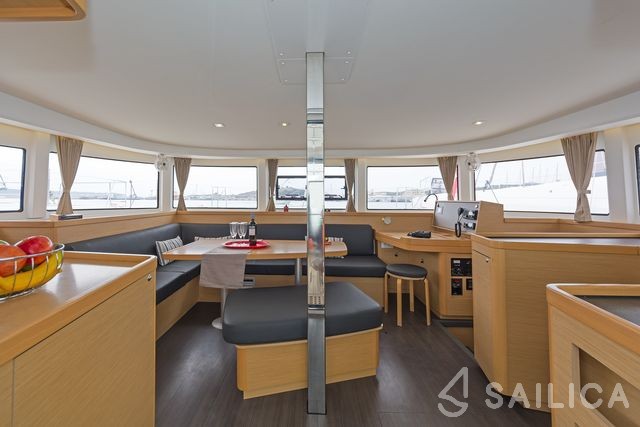 Lagoon 42 - Yacht Charter Sailica