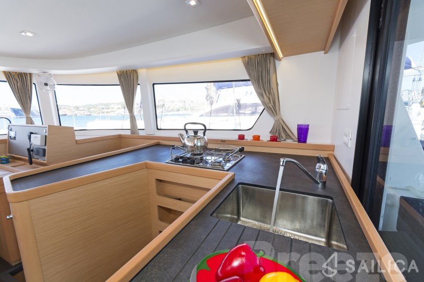Lagoon 42 - Yacht Charter Sailica