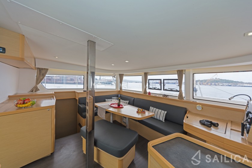 Lagoon 42 - Yacht Charter Sailica