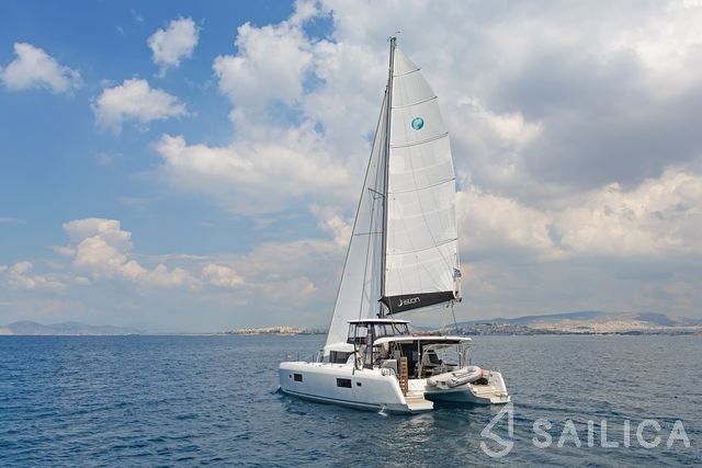 Lagoon 42 - Yacht Charter Sailica