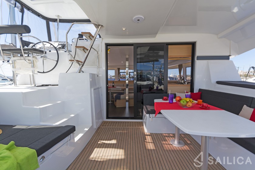 Lagoon 42 - Yacht Charter Sailica
