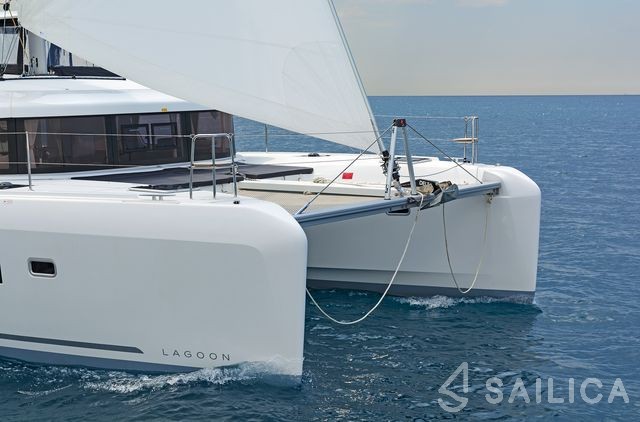Lagoon 42 - Yacht Charter Sailica