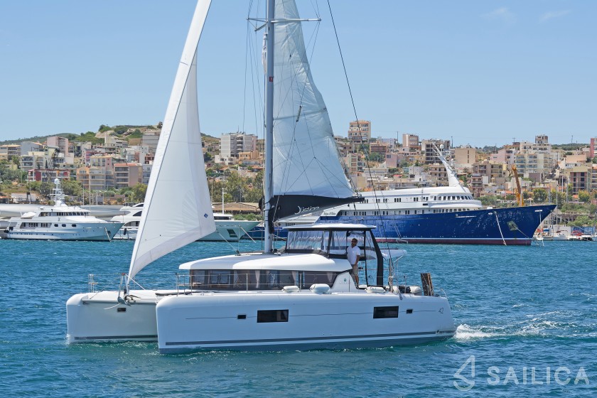 Lagoon 42 - Yacht Charter Sailica