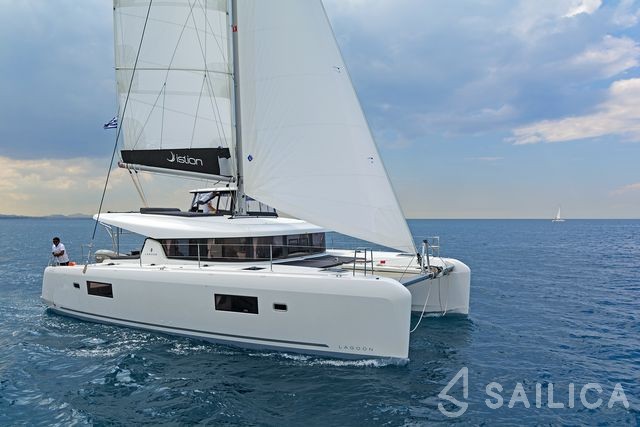Lagoon 42 - Yacht Charter Sailica
