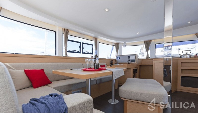 Lagoon 42 - Yacht Charter Sailica